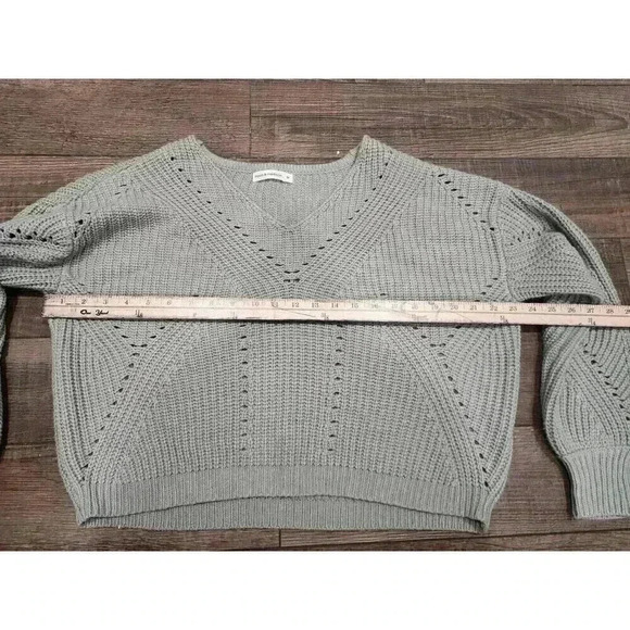 Moon & Madison Anthropologie Oversized Cropped V-Neck Sweater Sage Green Medium - Picture 5 of 6